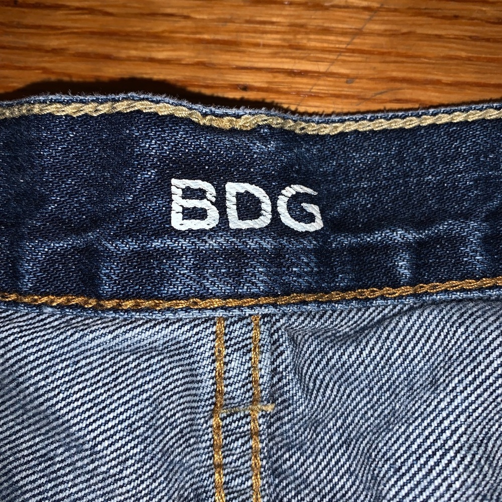 BDG tomgirl jean shorts size 30 button fly raw hem medium wash urban outfitters - Picture 15 of 15